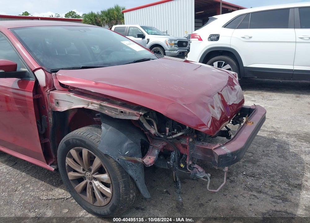 2015 VOLKSWAGEN PASSAT VIN: 1VWAT7A37FC047608