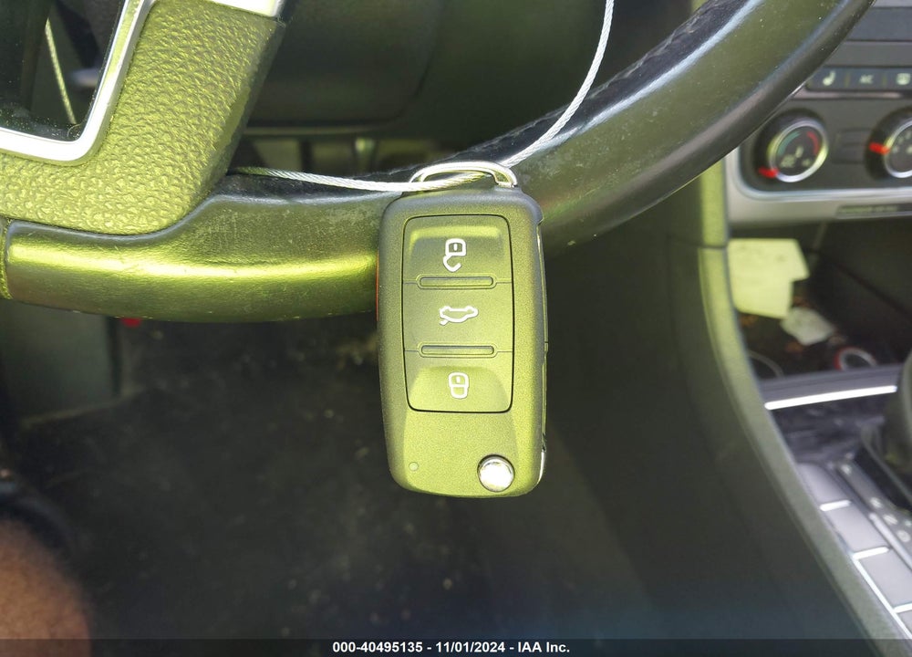 2015 VOLKSWAGEN PASSAT VIN: 1VWAT7A37FC047608