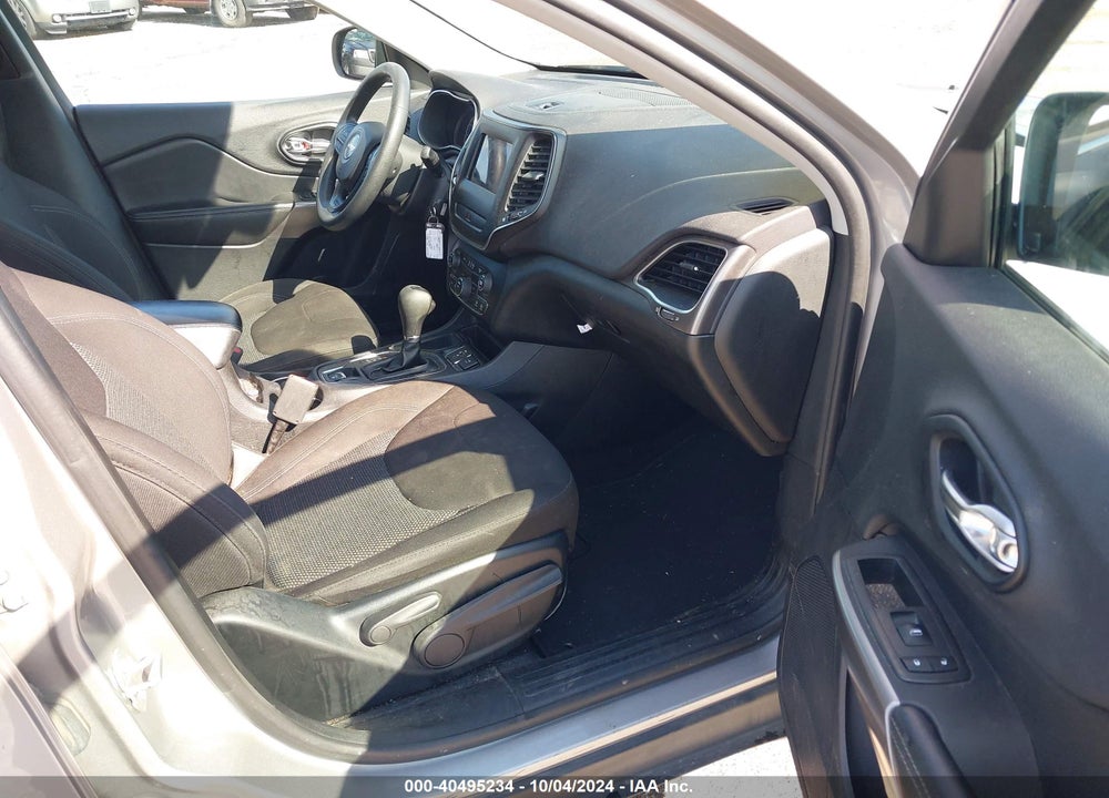 2019 JEEP CHEROKEE LATITUDE FWD VIN: 1C4PJLCBXKD120541