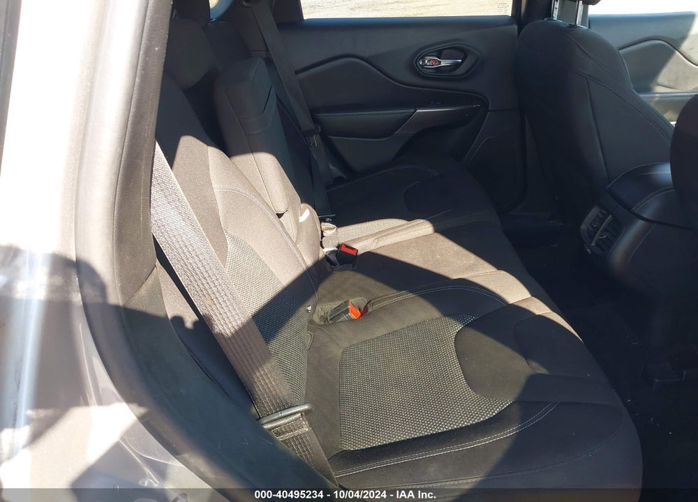 2019 JEEP CHEROKEE LATITUDE FWD VIN: 1C4PJLCBXKD120541
