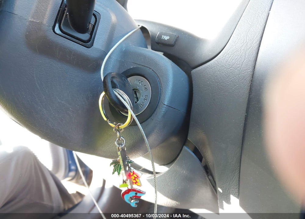 2005 HYUNDAI TUCSON GL VIN: KM8JM12B45U230066