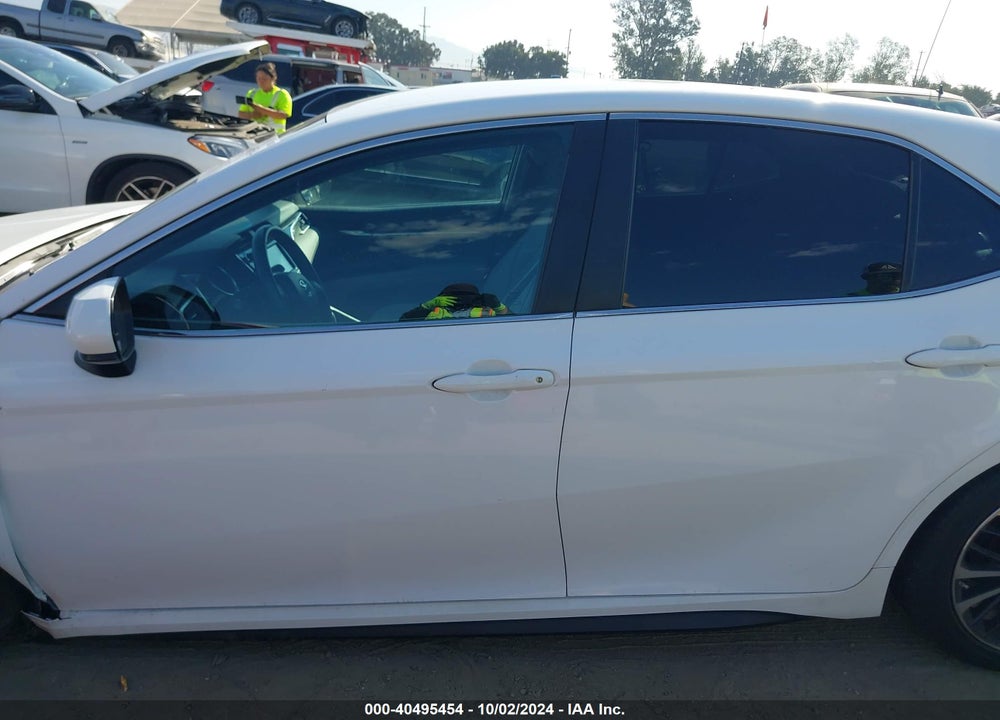2018 TOYOTA CAMRY SE VIN: 4T1B11HK0JU018151