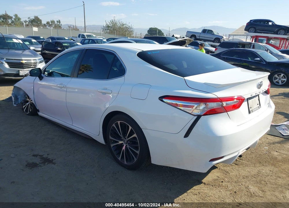 2018 TOYOTA CAMRY SE VIN: 4T1B11HK0JU018151