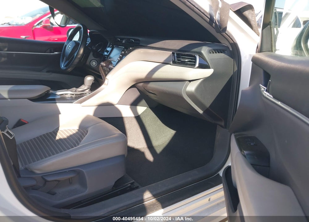 2018 TOYOTA CAMRY SE VIN: 4T1B11HK0JU018151
