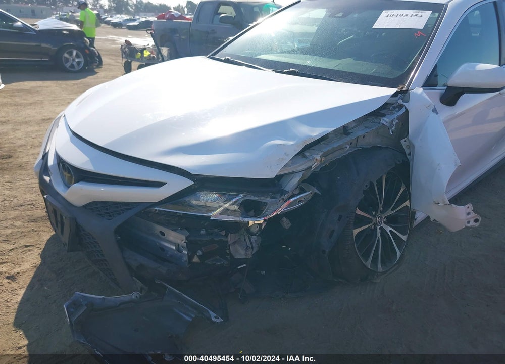 2018 TOYOTA CAMRY SE VIN: 4T1B11HK0JU018151