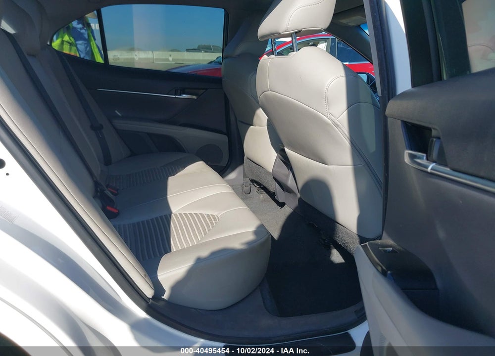 2018 TOYOTA CAMRY SE VIN: 4T1B11HK0JU018151