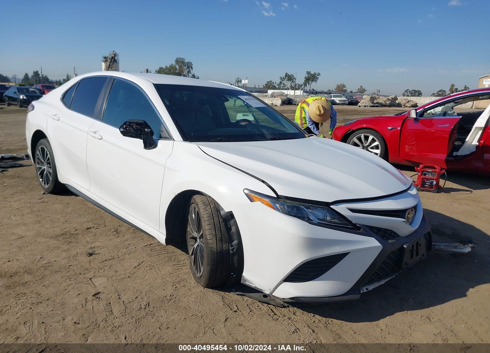 2018 TOYOTA CAMRY SE VIN: 4T1B11HK0JU018151