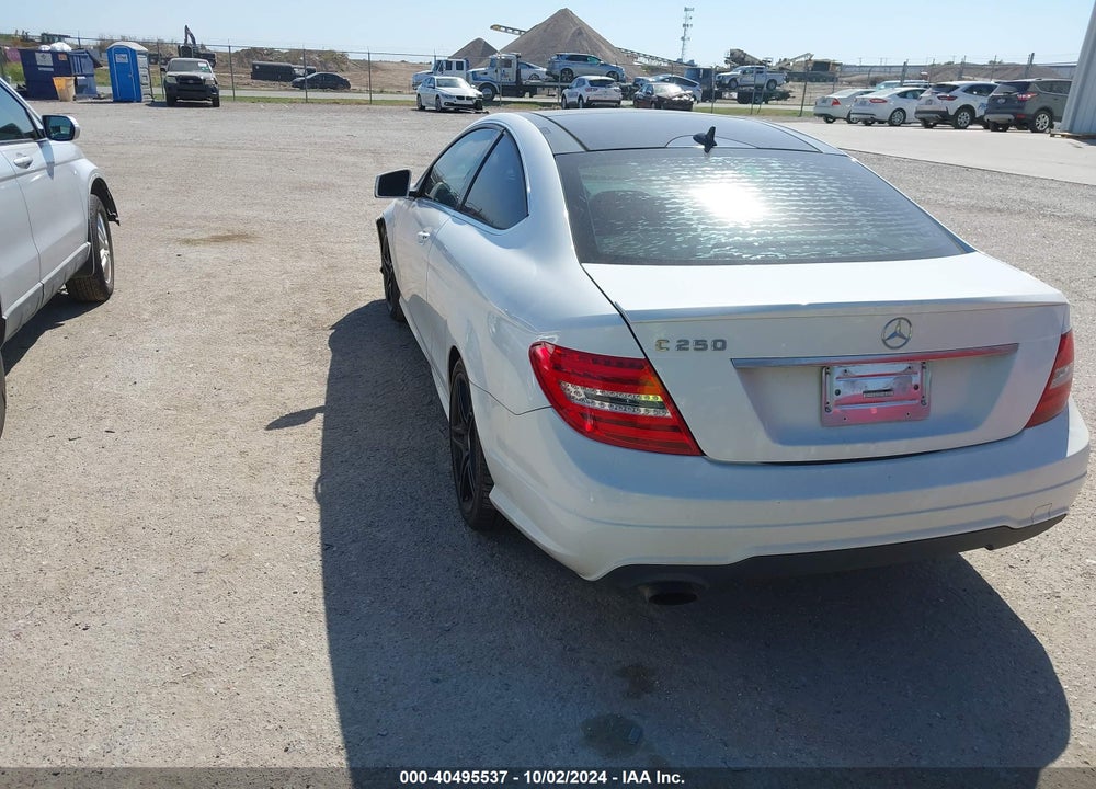 2015 MERCEDES-BENZ C VIN: WDDGJ4HB1FG403788