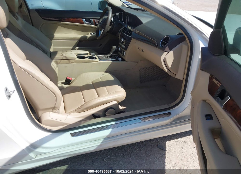 2015 MERCEDES-BENZ C VIN: WDDGJ4HB1FG403788