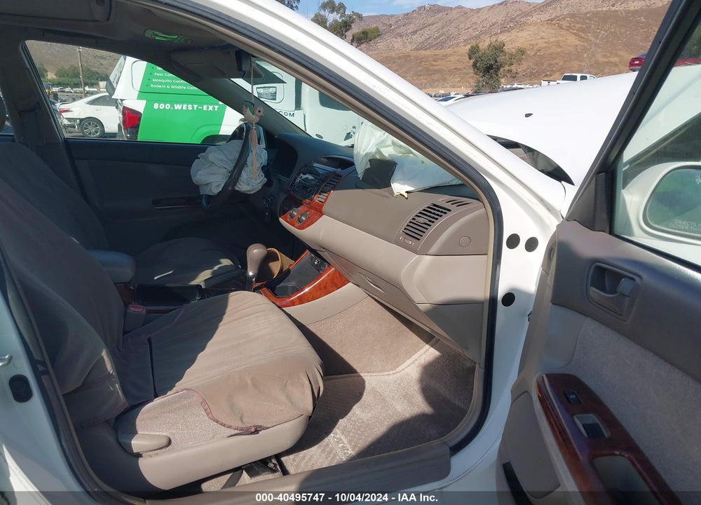 2004 TOYOTA CAMRY LE/XLE VIN: JTDBE32K240266040