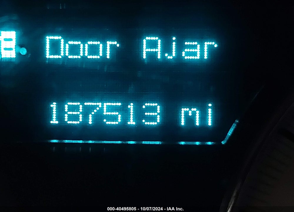 2008 CHRYSLER 300C VIN: 2C3LK63H38H262120