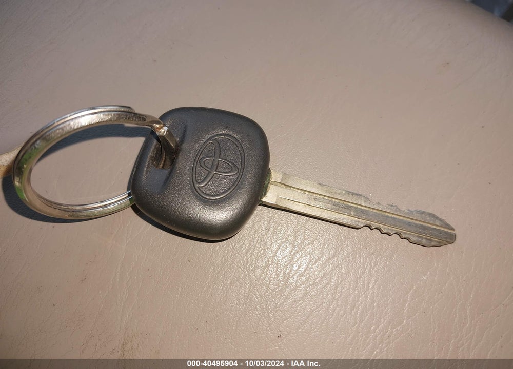2002 TOYOTA AVALON XLS VIN: 4T1BF28B42U260093