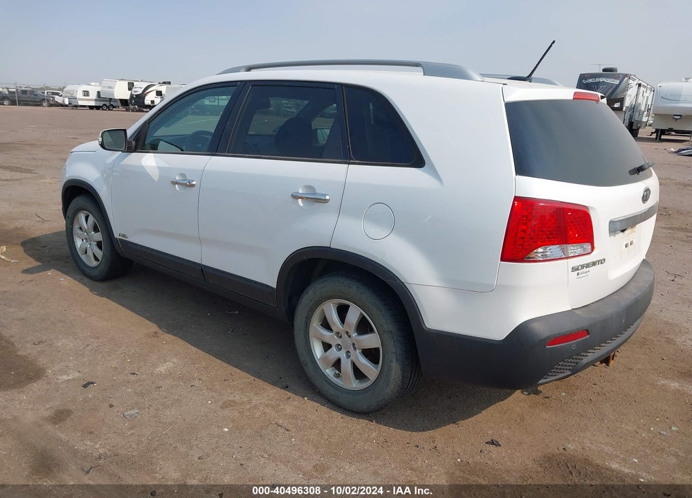 2011 KIA SORENTO LX VIN: 5XYKTCA14BG162834