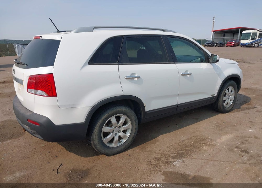 2011 KIA SORENTO LX VIN: 5XYKTCA14BG162834