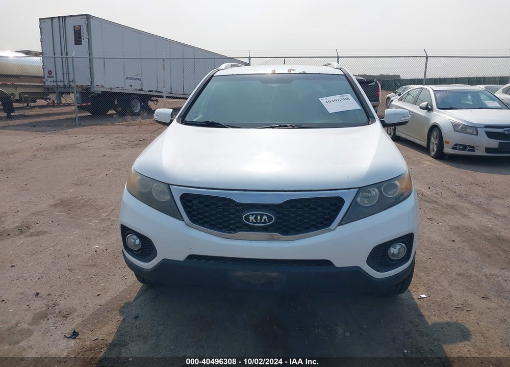 2011 KIA SORENTO LX VIN: 5XYKTCA14BG162834
