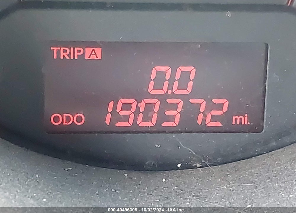 2011 KIA SORENTO LX VIN: 5XYKTCA14BG162834