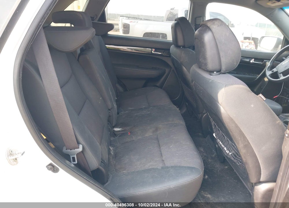 2011 KIA SORENTO LX VIN: 5XYKTCA14BG162834