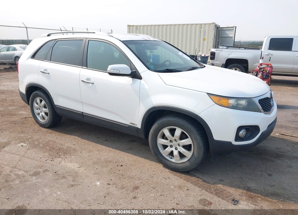 2011 KIA SORENTO LX VIN: 5XYKTCA14BG162834