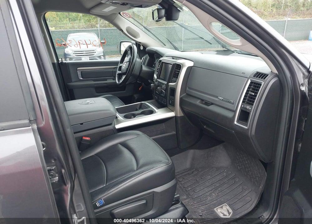 2018 RAM 1500 VIN: 1C6RR7TT6JS272092