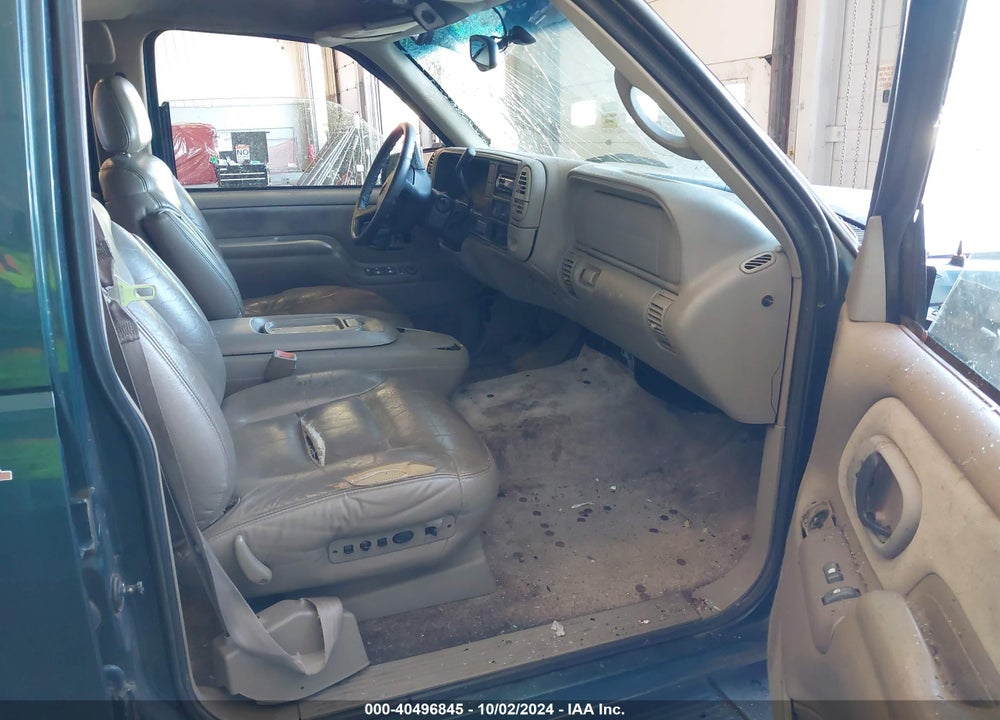 1998 CHEVROLET TAHOE LS VIN: 1GNEK13R4WJ365050