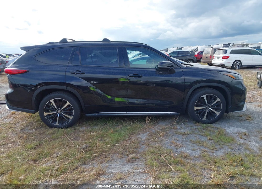 2022 TOYOTA HIGHLANDER XSE VIN: 5TDLZRAH5NS093811