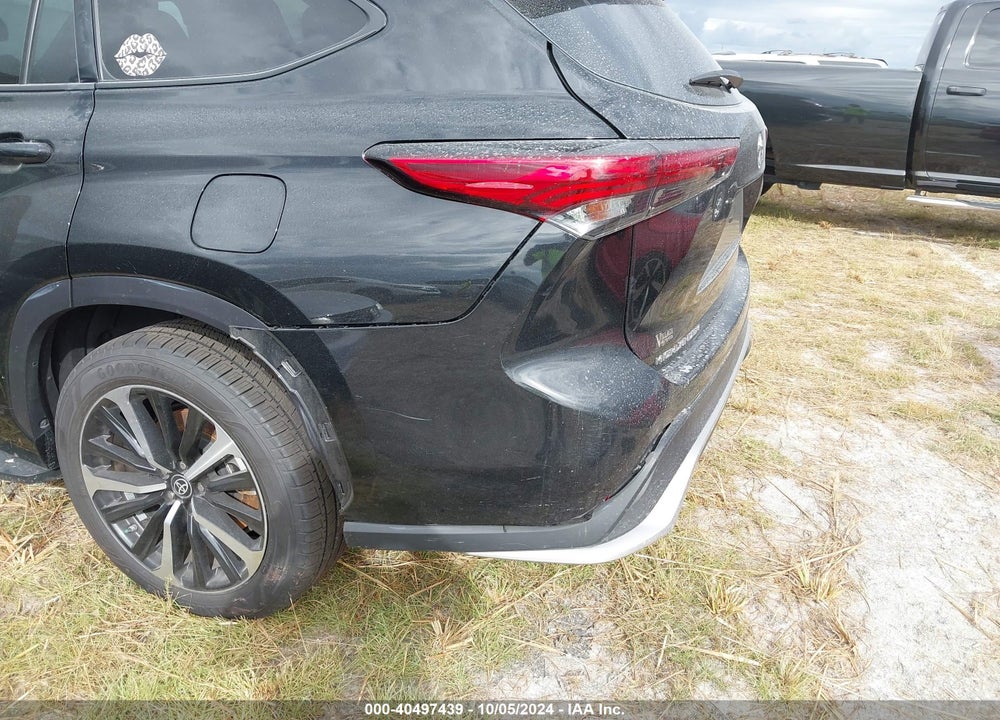 2022 TOYOTA HIGHLANDER XSE VIN: 5TDLZRAH5NS093811