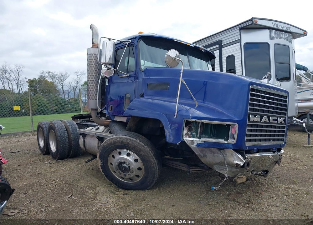 2002 MACK CH613 CH600 VIN: 1M1AA18Y12W147901