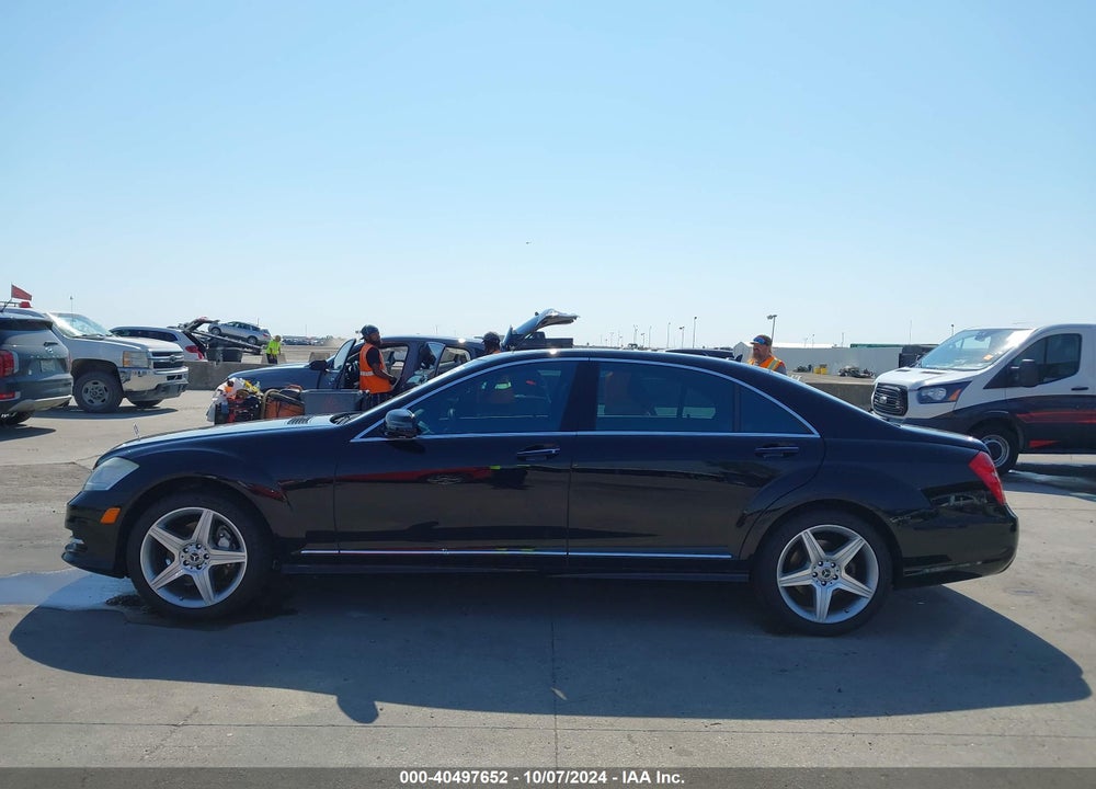 2011 MERCEDES-BENZ S 550 VIN: WDDNG7BB4BA405886