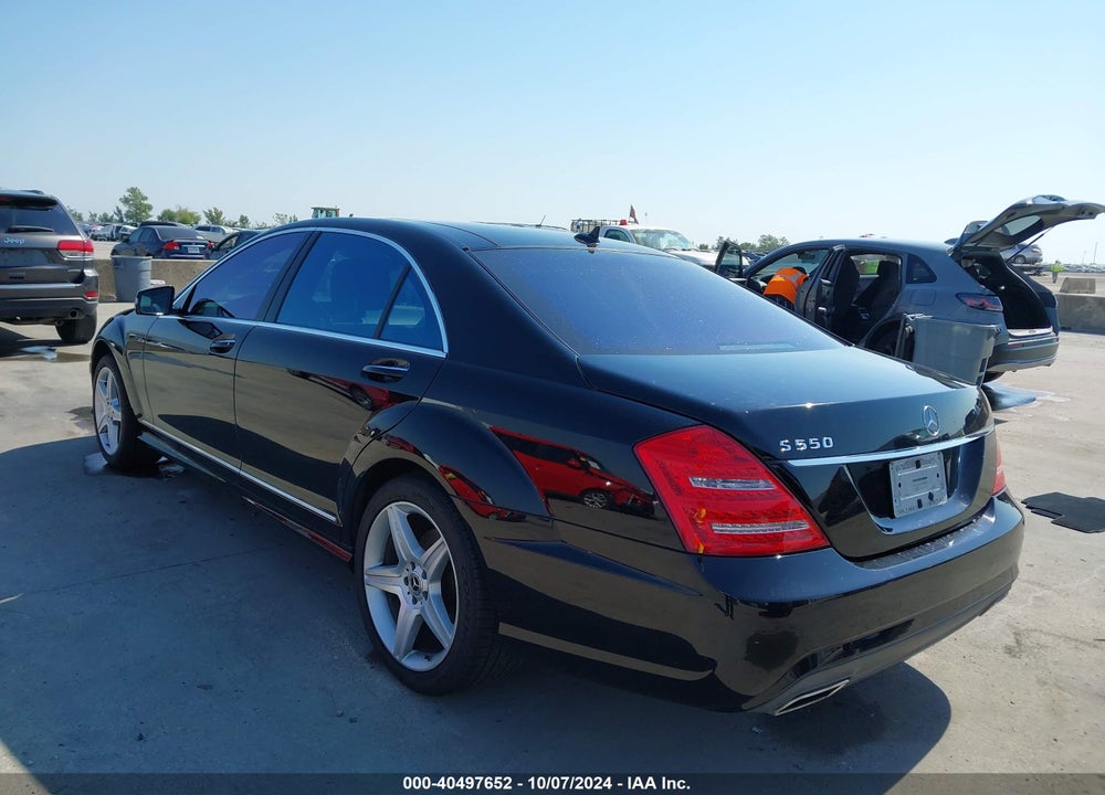 2011 MERCEDES-BENZ S 550 VIN: WDDNG7BB4BA405886