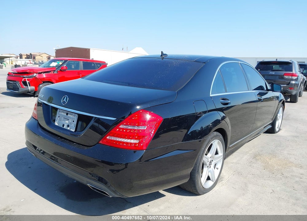 2011 MERCEDES-BENZ S 550 VIN: WDDNG7BB4BA405886