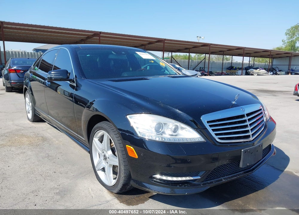 2011 MERCEDES-BENZ S 550 VIN: WDDNG7BB4BA405886