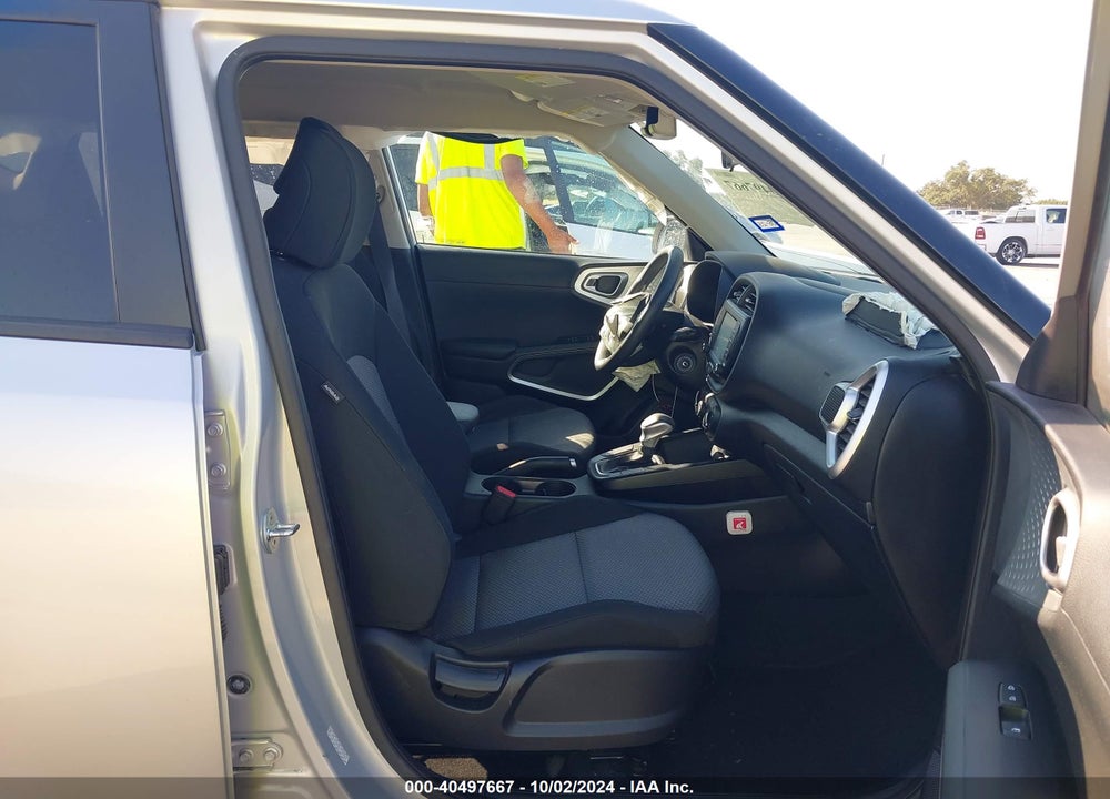 2020 KIA SOUL LX VIN: KNDJ23AU5L7729401