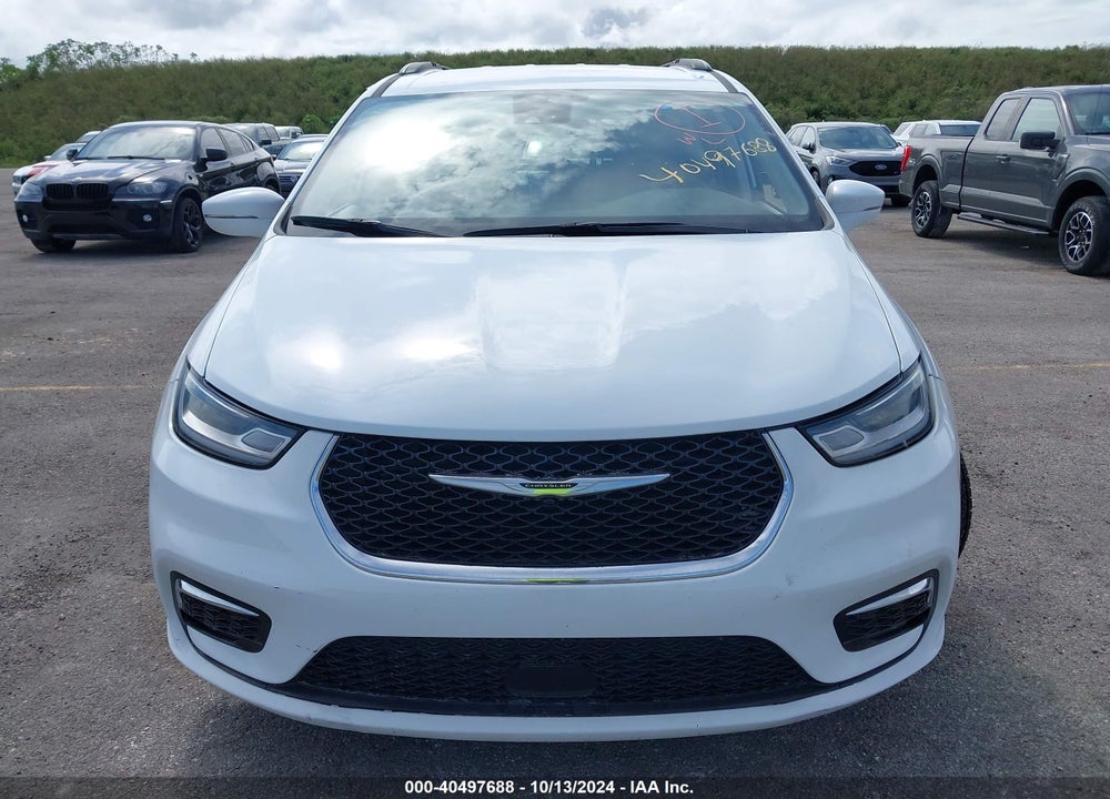 2022 CHRYSLER PACIFICA TOURING L VIN: 2C4RC1BG0NR189275