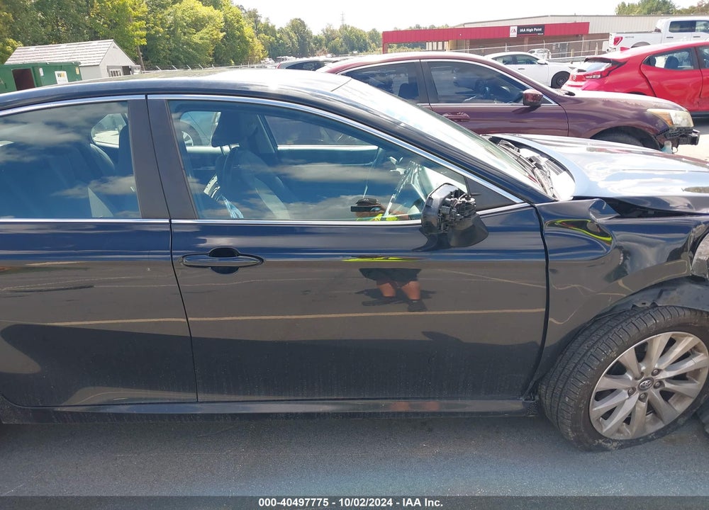 2018 TOYOTA CAMRY LE VIN: 4T1B11HK5JU582040