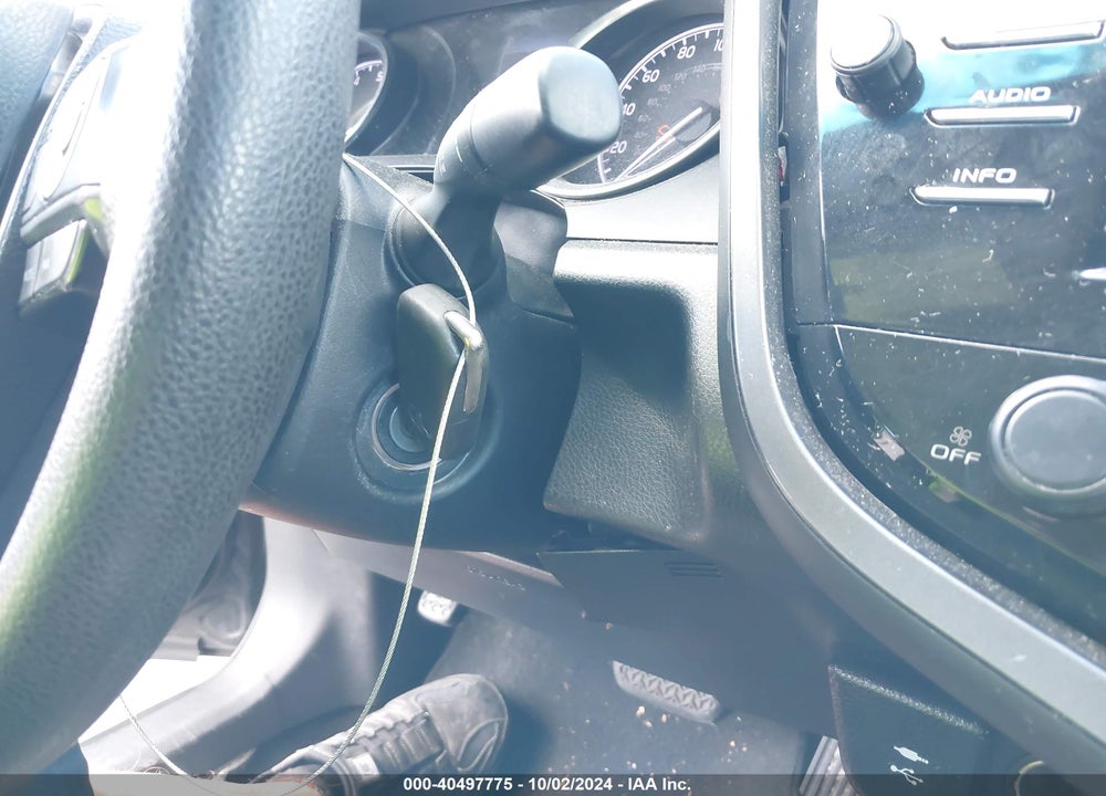2018 TOYOTA CAMRY LE VIN: 4T1B11HK5JU582040