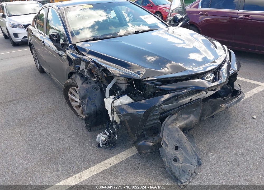 2018 TOYOTA CAMRY LE VIN: 4T1B11HK5JU582040