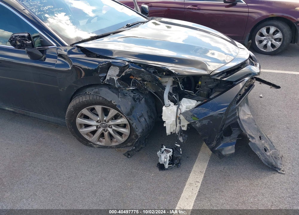 2018 TOYOTA CAMRY LE VIN: 4T1B11HK5JU582040