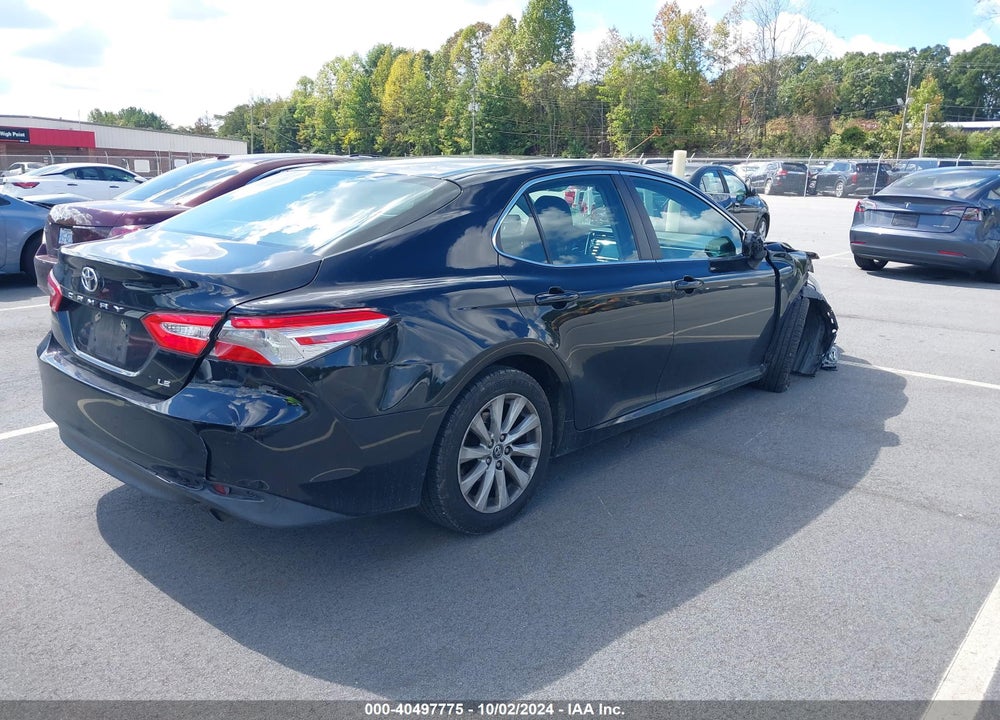 2018 TOYOTA CAMRY LE VIN: 4T1B11HK5JU582040