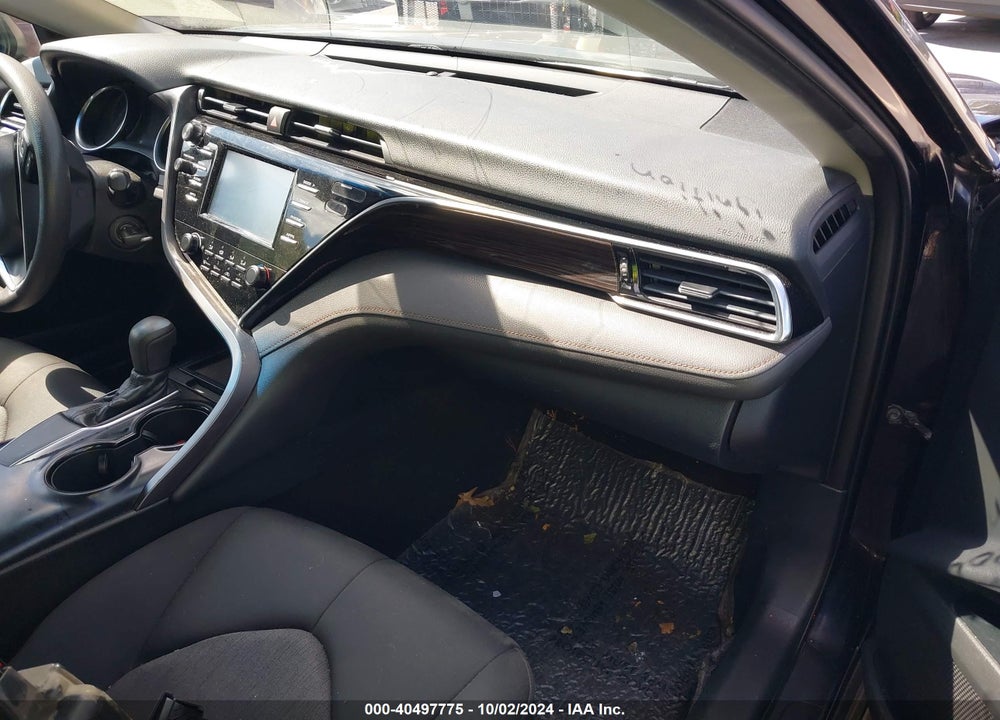2018 TOYOTA CAMRY LE VIN: 4T1B11HK5JU582040