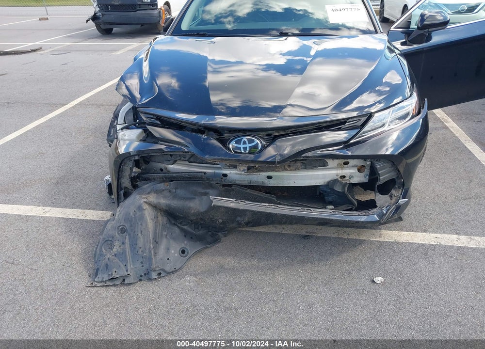 2018 TOYOTA CAMRY LE VIN: 4T1B11HK5JU582040