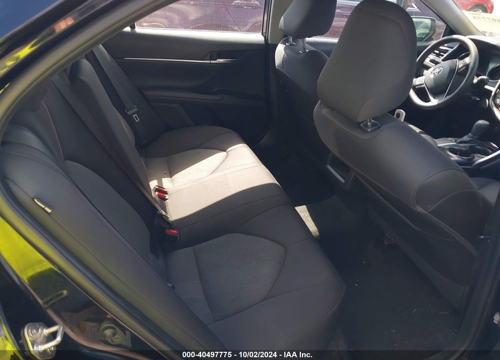 2018 TOYOTA CAMRY LE VIN: 4T1B11HK5JU582040