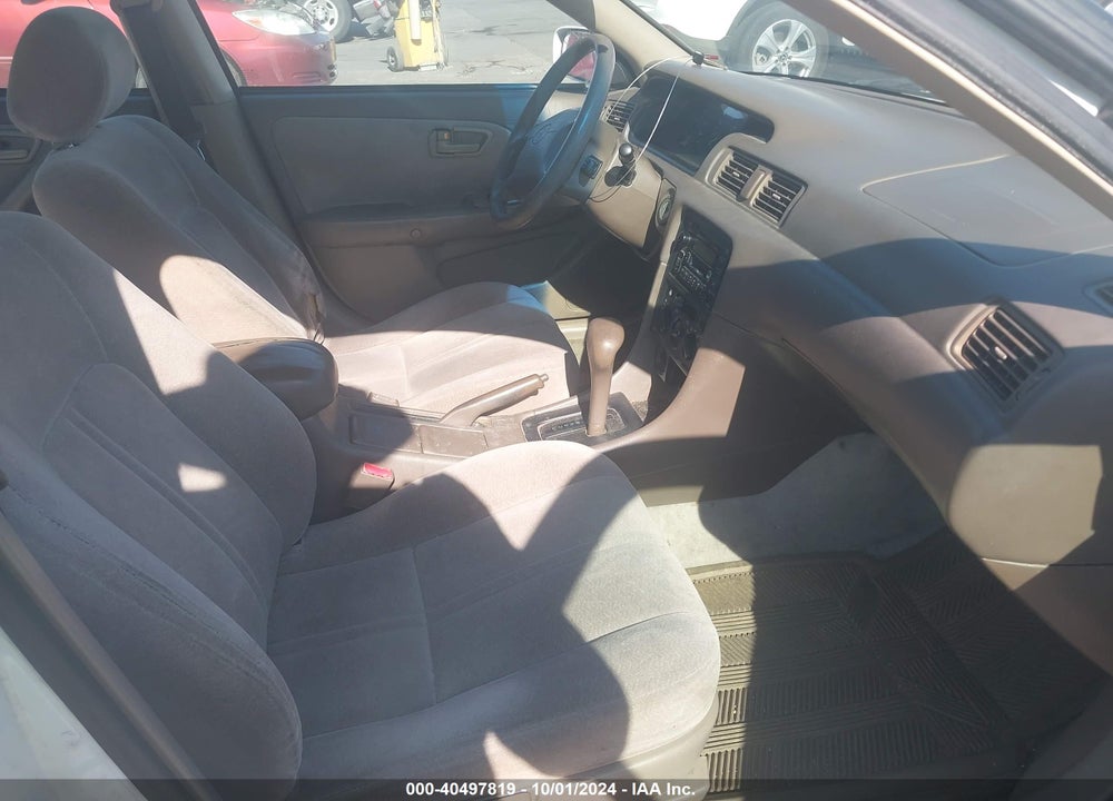 1999 TOYOTA CAMRY LE VIN: 4T1BG22K2XU511738