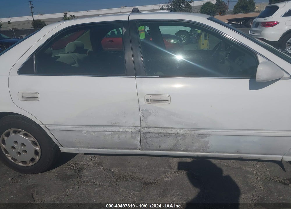 1999 TOYOTA CAMRY LE VIN: 4T1BG22K2XU511738