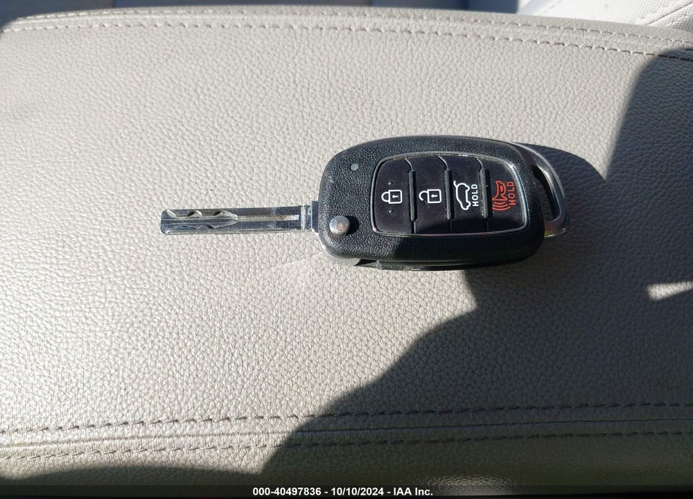 2017 HYUNDAI TUCSON SE VIN: KM8J3CA47HU562766