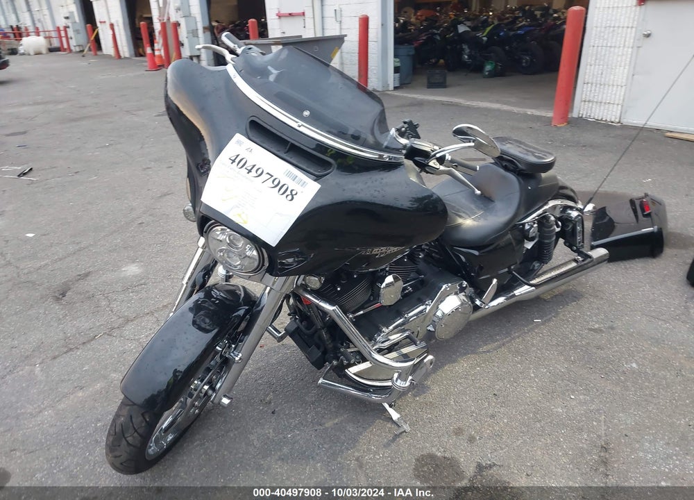2014 HARLEY-DAVIDSON FLHX STREET GLIDE VIN: 1HD1KBM12EB703817