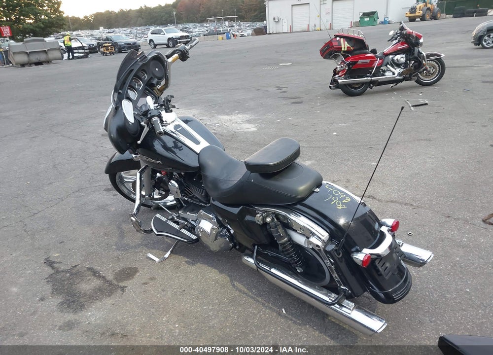 2014 HARLEY-DAVIDSON FLHX STREET GLIDE VIN: 1HD1KBM12EB703817