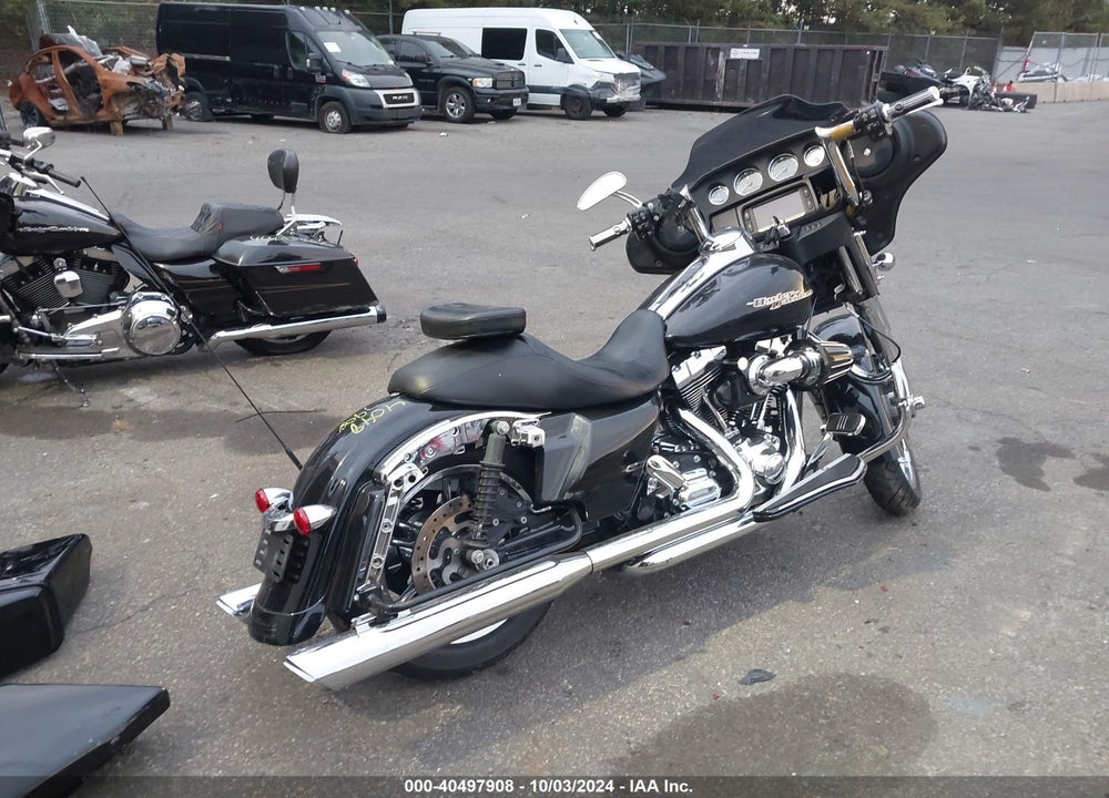 2014 HARLEY-DAVIDSON FLHX STREET GLIDE VIN: 1HD1KBM12EB703817