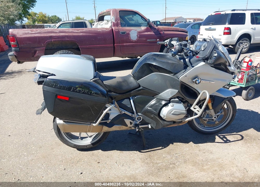 2018 BMW R1200 RT VIN: WB10A1301JZ470949