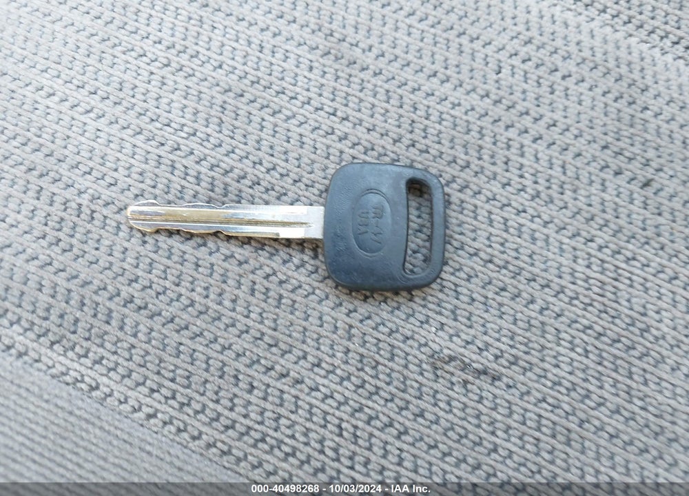 2002 TOYOTA COROLLA CE VIN: 2T1BR12E02C581568