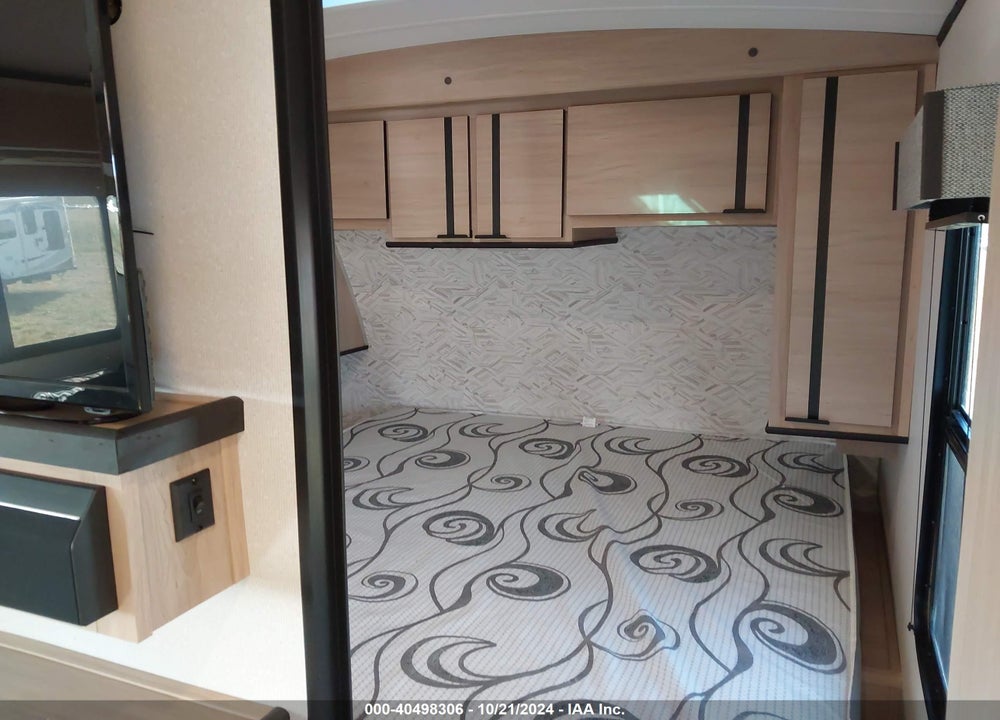 2021 CRUI RV RADIAN VIN: 5RXFB3621M1478018